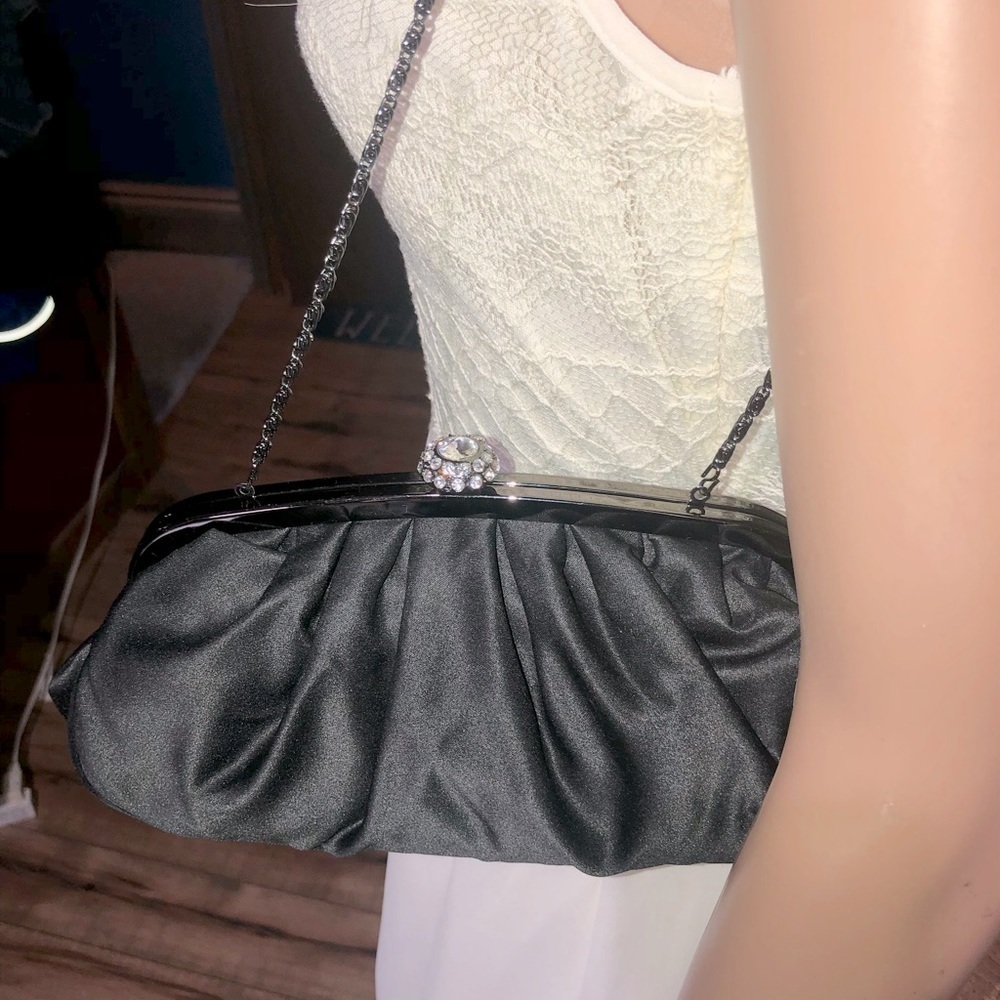 Clutch purse black with beautiful rhinestone hardware closure w chain strap - Picture 2 of 7
